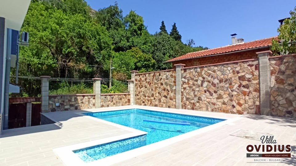 Property building, Day, Natural landscape, Balcony/Terrace, Pool view, Swimming pool