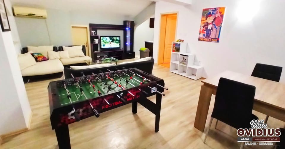 Communal lounge/ TV room, Game Room, TV and multimedia, Seating area, Dining area, Evening entertainment
