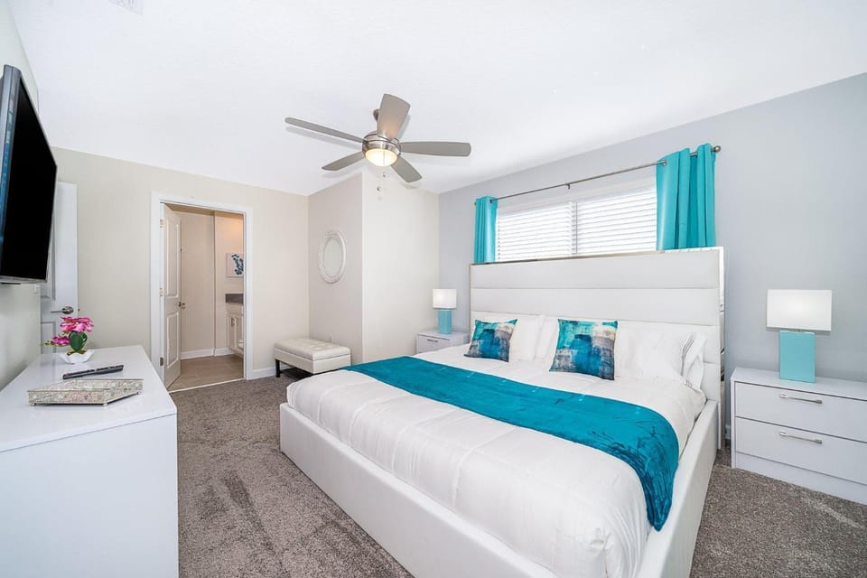4393MO TOWNHOUSE 5 BEDROOMS & 4 BATHROOMS + POOL House in Kissimmee
