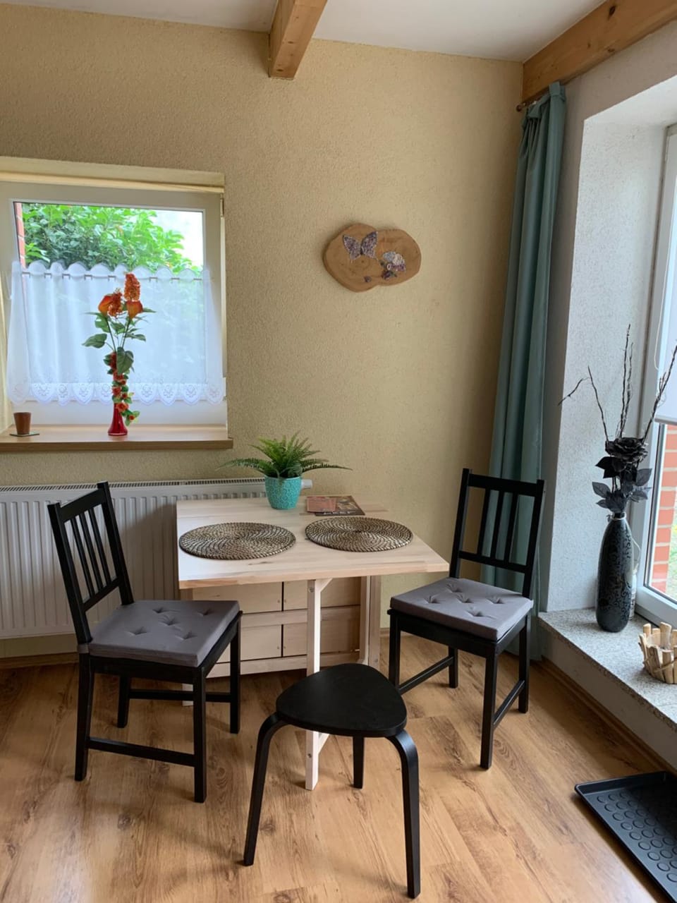 Seating area, Dining area