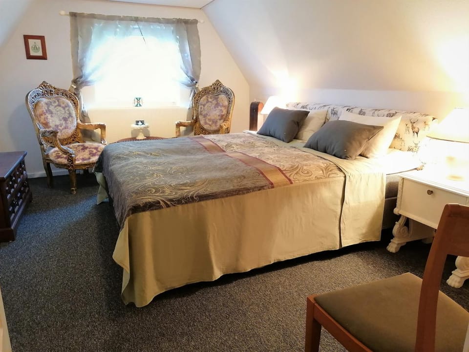 Bed, Living room, Bedroom, Meals, wedding