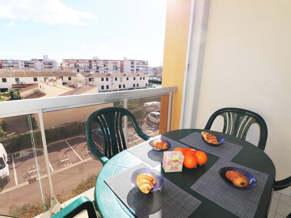 Studio cabine avec terrasse, à 550m de la plage et 100m des commerces, idéal 4 pers., animaux acceptés - FR-1-307-156 Cabin in Le Grau-du-Roi