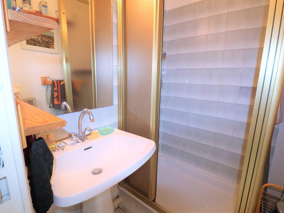 Studio cabine avec terrasse, à 550m de la plage et 100m des commerces, idéal 4 pers., animaux acceptés - FR-1-307-156 Cabin in Le Grau-du-Roi