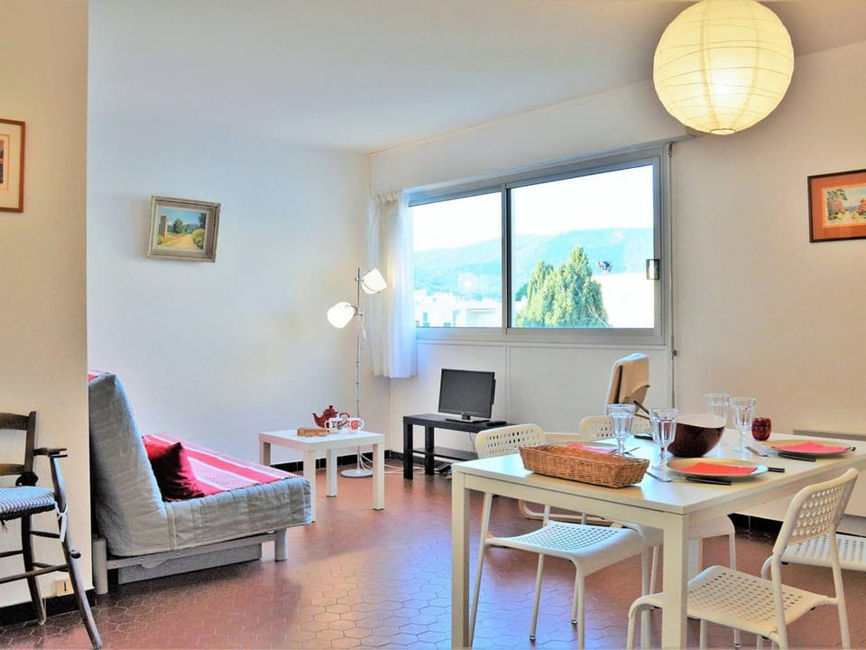 Appartement 2 pièces avec piscine et parking à 2 pas de la plage au Lavandou - FR-1-251-384 Apartment in Le Lavandou