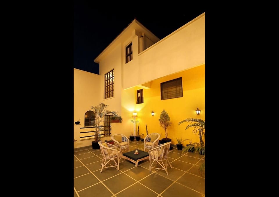 Property building, Patio, Balcony/Terrace