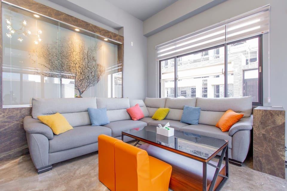 Living room, Seating area