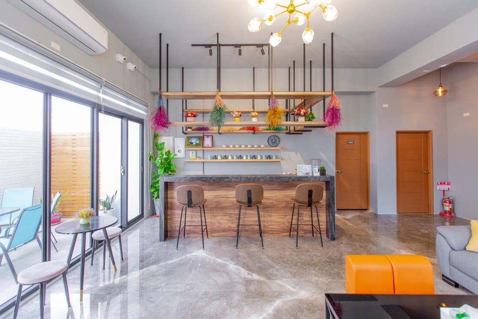 Lounge or bar, Dining area