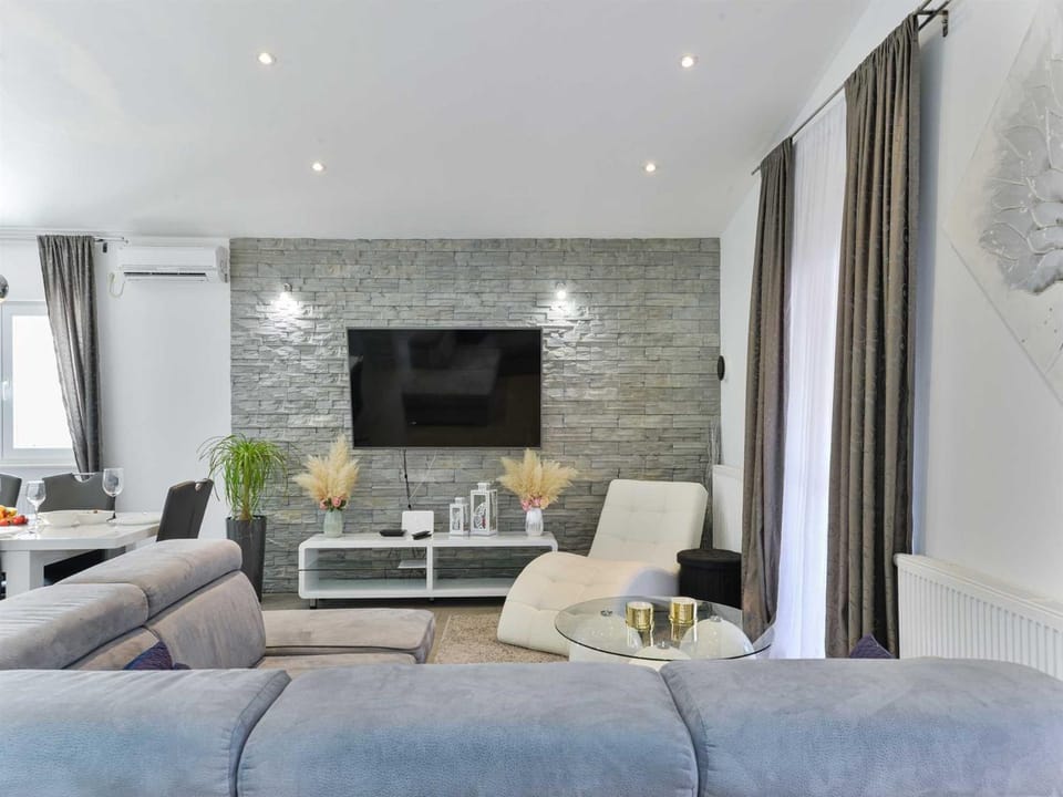 Communal lounge/ TV room, Living room