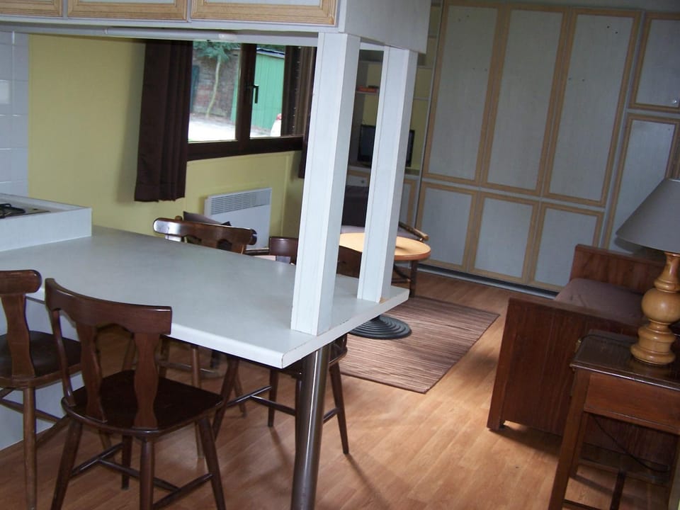 Communal lounge/ TV room, Seating area, kitchen