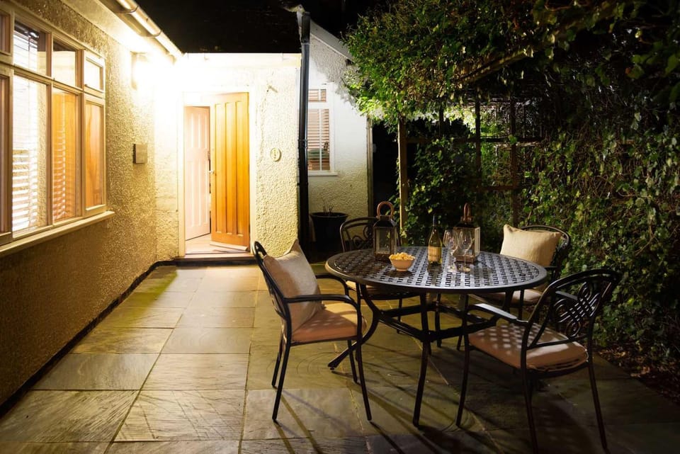 Beach Approach Cottage - 30 steps from beach - Luxury house with covered table tennis - Netflix Smart TV House in Filey