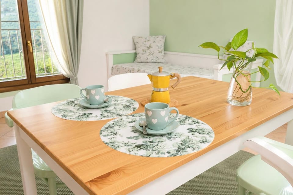 Coffee/tea facilities, View (from property/room), Living room, Seating area