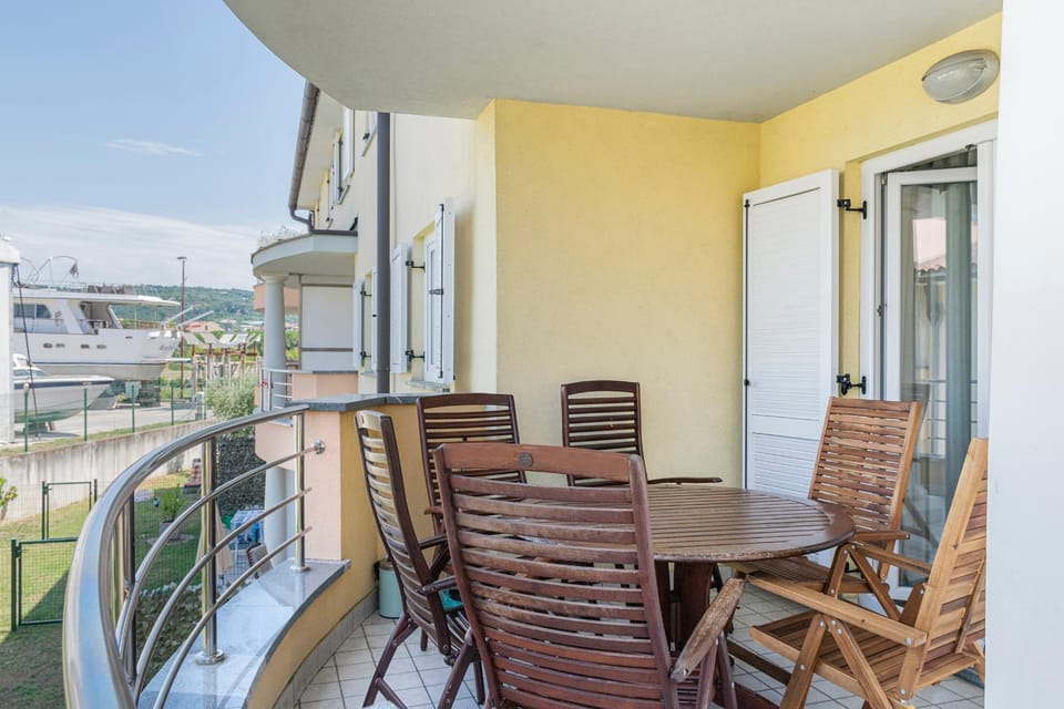 Day, View (from property/room), Balcony/Terrace, Seating area, Dining area