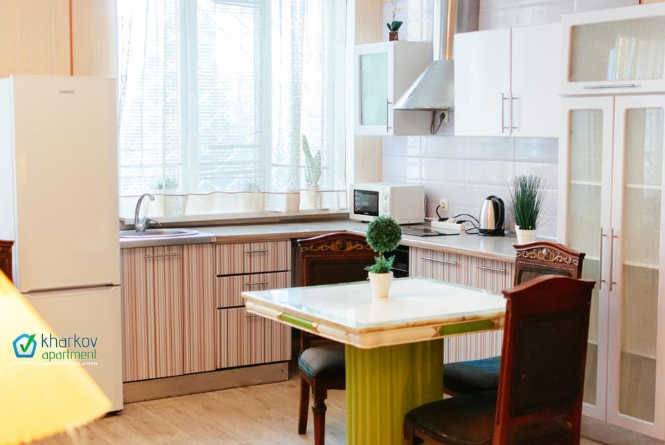 Kitchen or kitchenette, Dining area, Communal kitchen