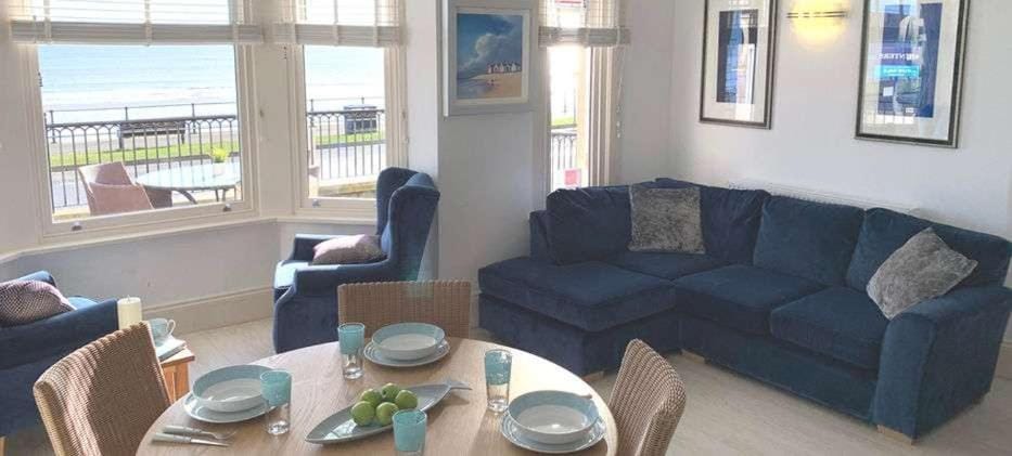 Apartment 12, The Moorings - Ground floor, accessible shower, 1 minute to beach - sea view Apartment in Filey