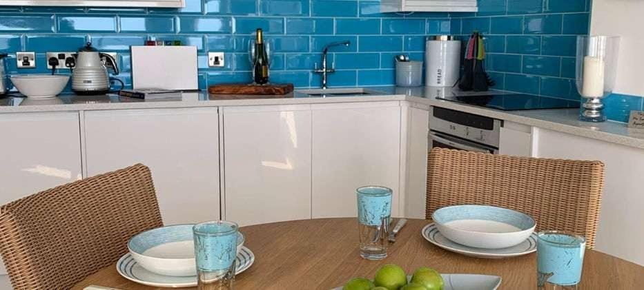 Apartment 12, The Moorings - Ground floor, accessible shower, 1 minute to beach - sea view Apartment in Filey