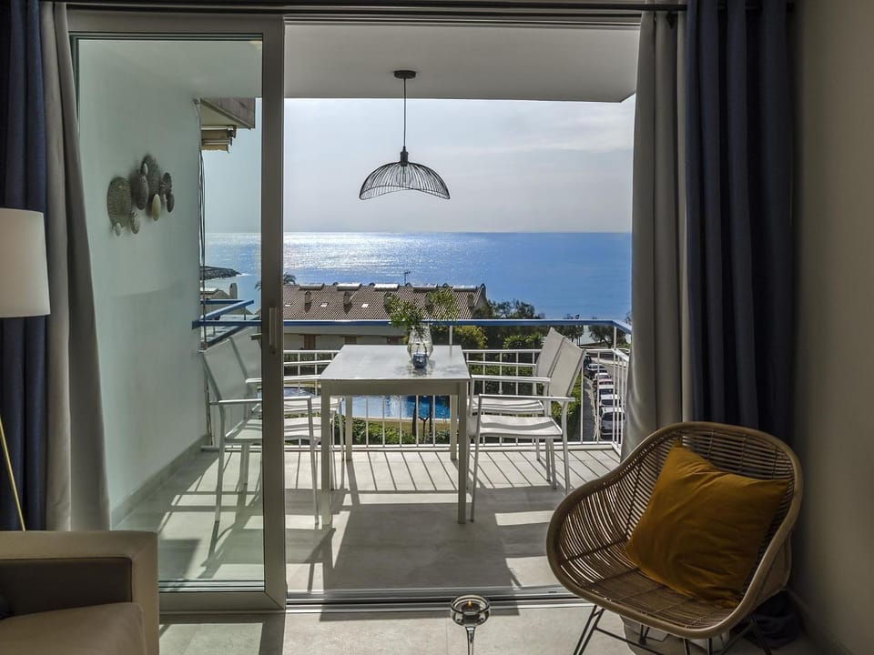 Property building, Balcony/Terrace