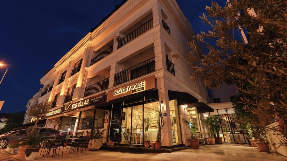 Property building, Night, Neighbourhood, City view, Street view, Location