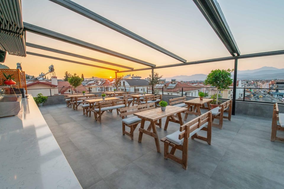 Patio, Restaurant/places to eat, Natural landscape, Garden, Coffee/tea facilities, View (from property/room), Balcony/Terrace, Mountain view, Breakfast, Buffet breakfast