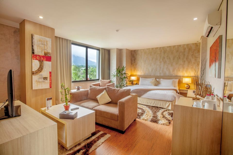 Bed, On site, Mountain view, Sunset