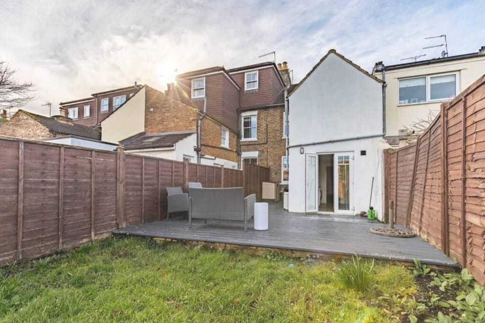 VICTORIAN COTTAGE - CLOSE 2 LEGOLAND & THE CASTLE! - By Tempstay House in Windsor