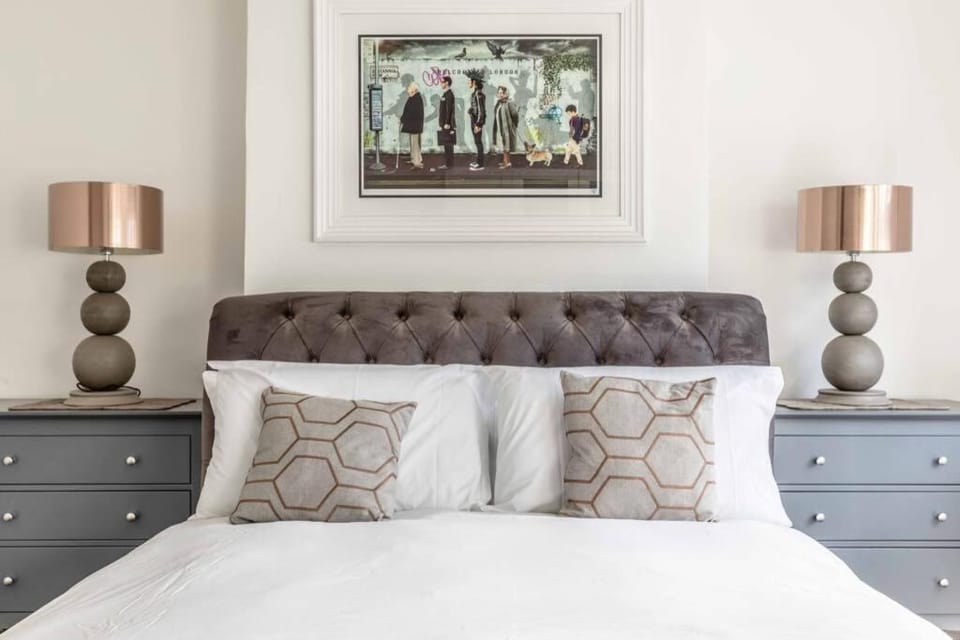 VICTORIAN COTTAGE - CLOSE 2 LEGOLAND & THE CASTLE! - By Tempstay House in Windsor