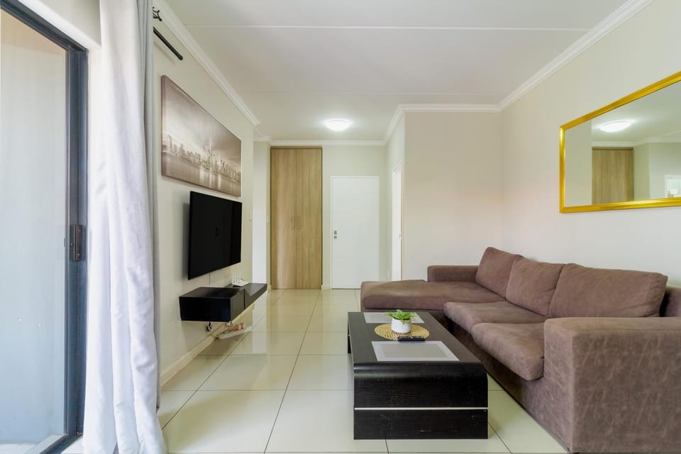 TV and multimedia, Living room, Seating area, Evening entertainment