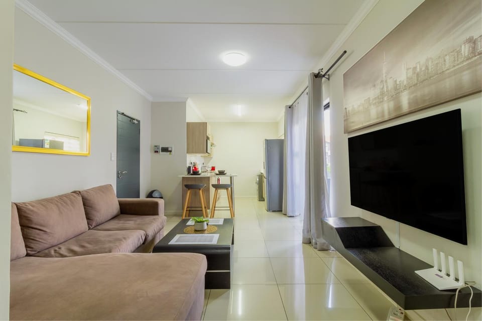 TV and multimedia, Living room, Seating area, Evening entertainment