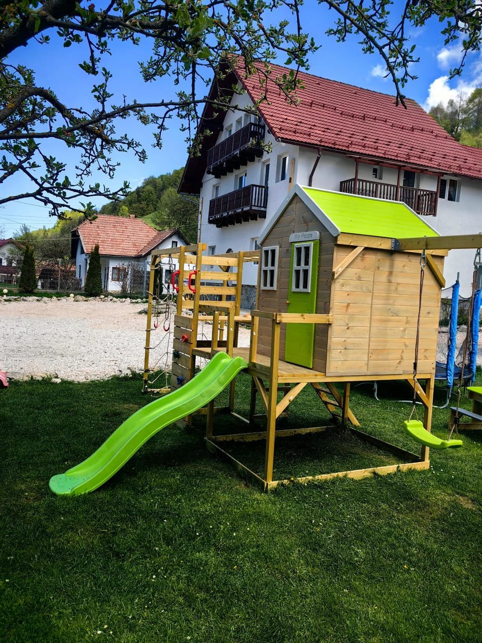 Voinescu House - Natural Living & Eating Farm Stay in Brașov County