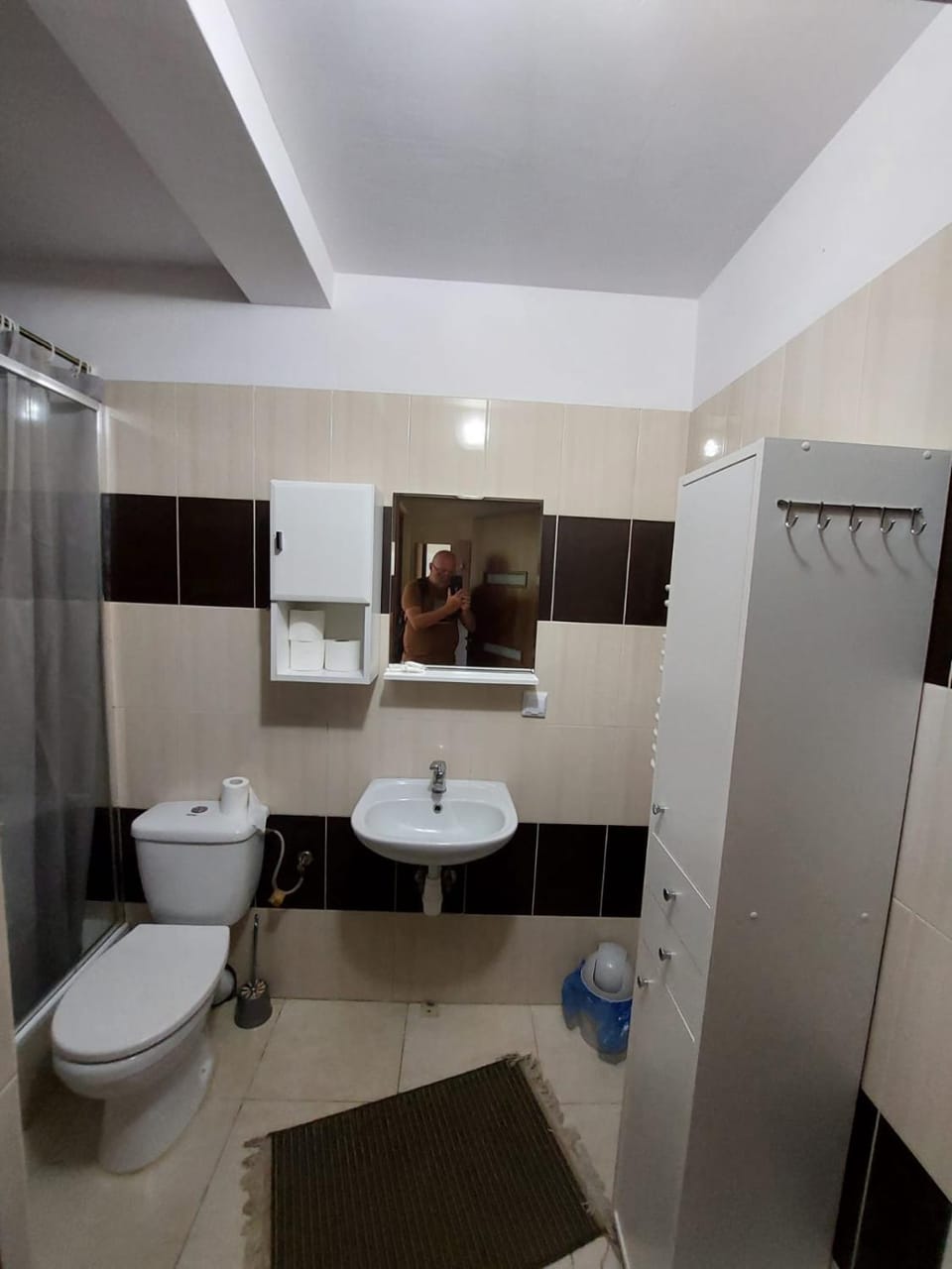 Shower, Toilet, towels
