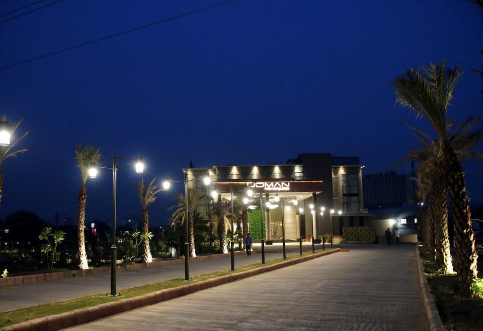Facade/entrance