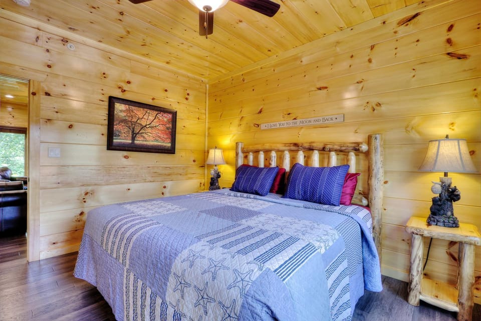 Luxury 5bed/6ba Cabin: Theater, Pool Room, Hottub! Cabin in Gatlinburg