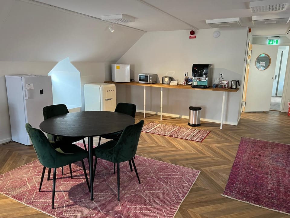 Property building, Communal lounge/ TV room, Coffee/tea facilities, Dining area