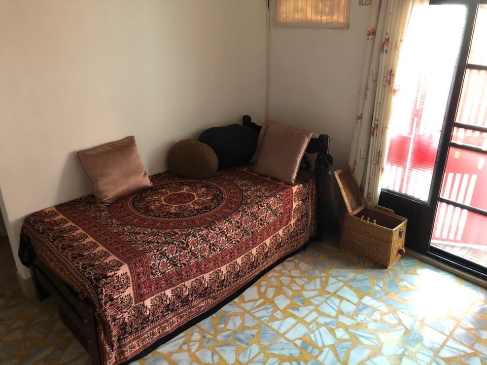 Bed, Living room
