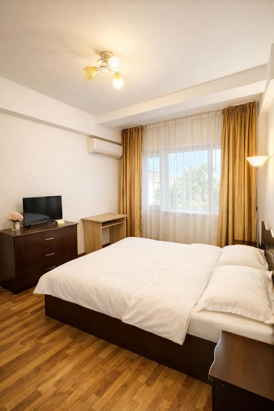 Warm Place In Old Town Apartment in Bucharest