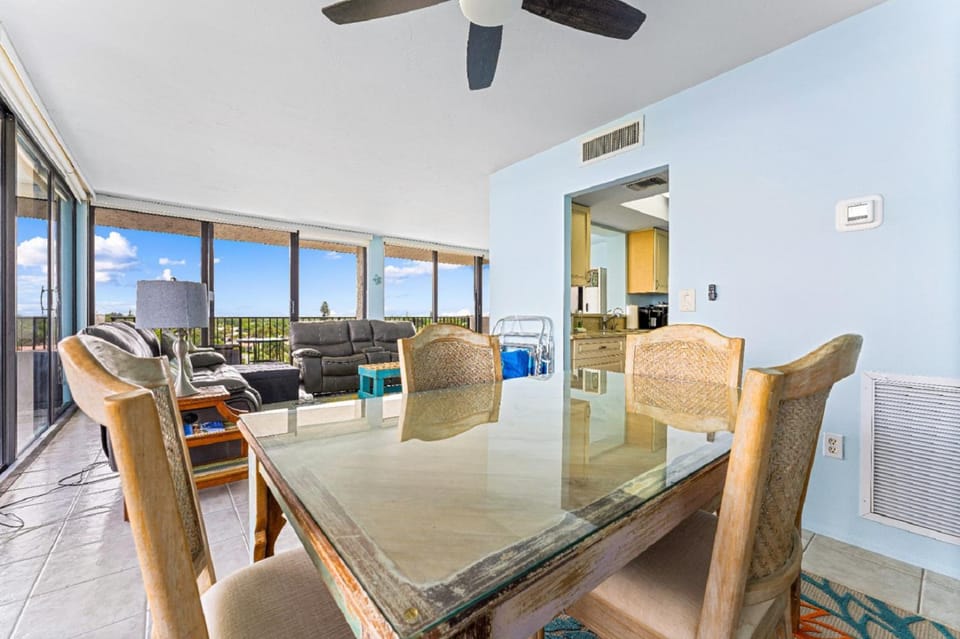 Seating area, Dining area