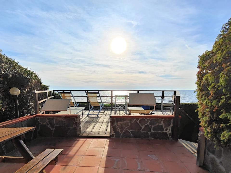 View (from property/room), Balcony/Terrace, Seating area, Sea view