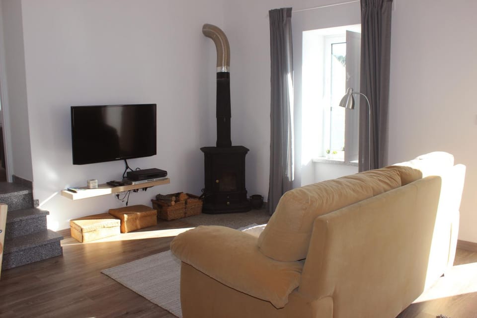 Communal lounge/ TV room, TV and multimedia, Living room