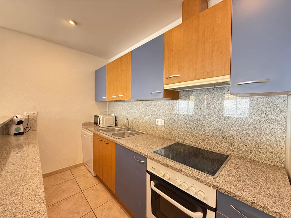 Kitchen or kitchenette, dishwasher