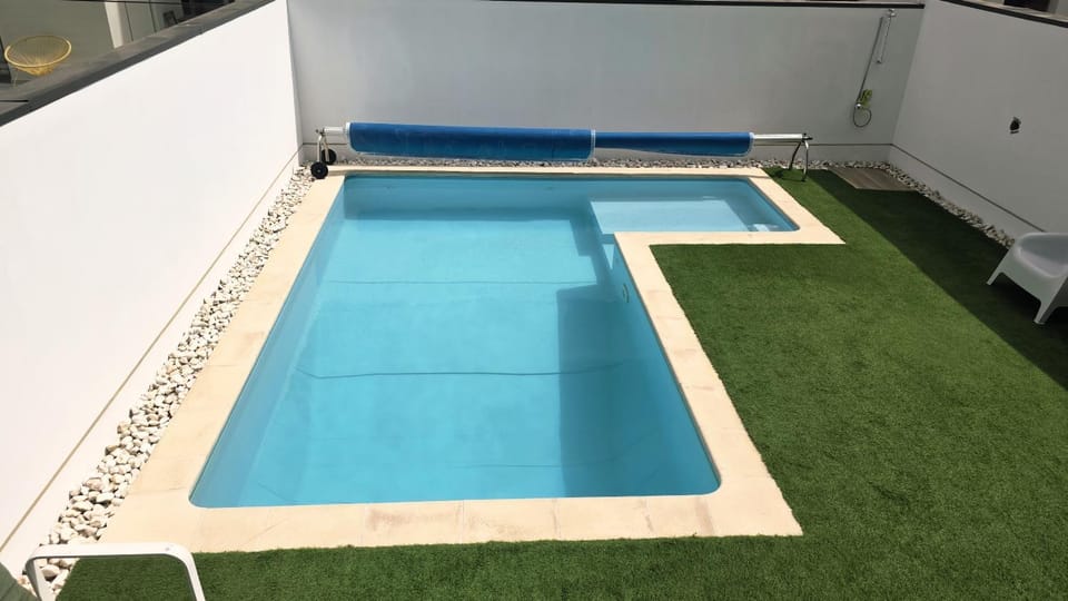 Pool view, Swimming pool, sunbed