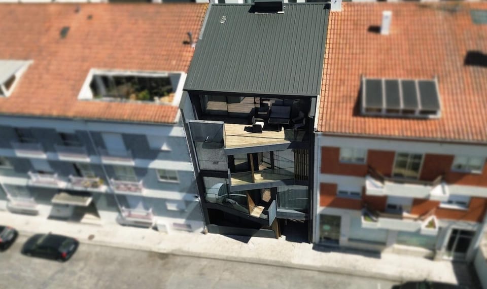 Property building, Day, Neighbourhood, Bird's eye view, City view, Street view, Location, Parking