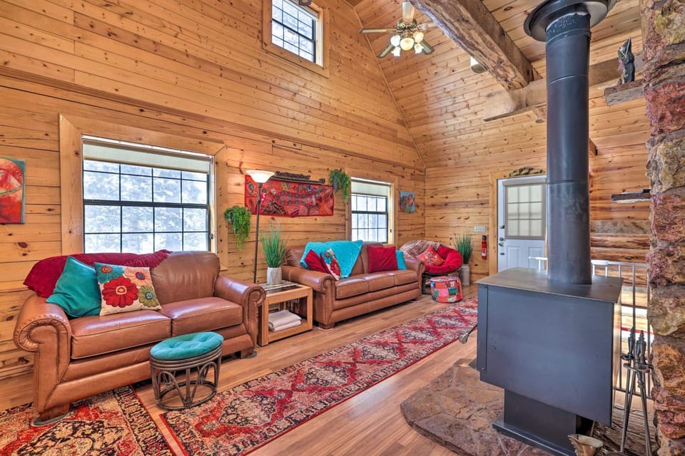 Rustic Duck Creek Village Cabin w/ Fire Pit! Cabin in Utah