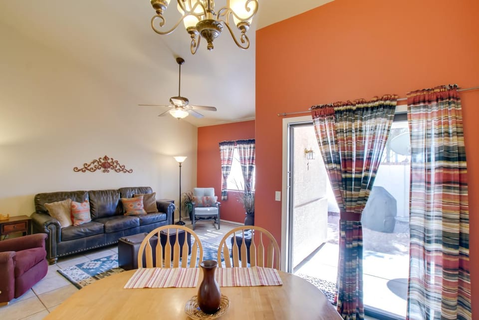 7 Mi to Mill Ave: BBQ-Ready Mesa Townhouse House in Mesa