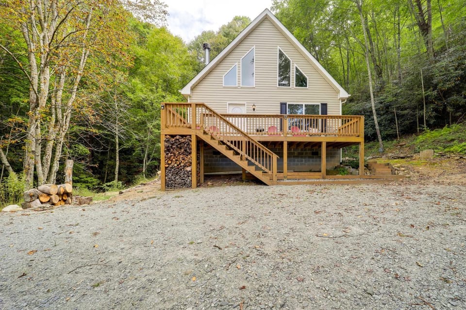 'Greystone' Creekside Cabin: Hike, Fish & Explore! Cabin in Tennessee