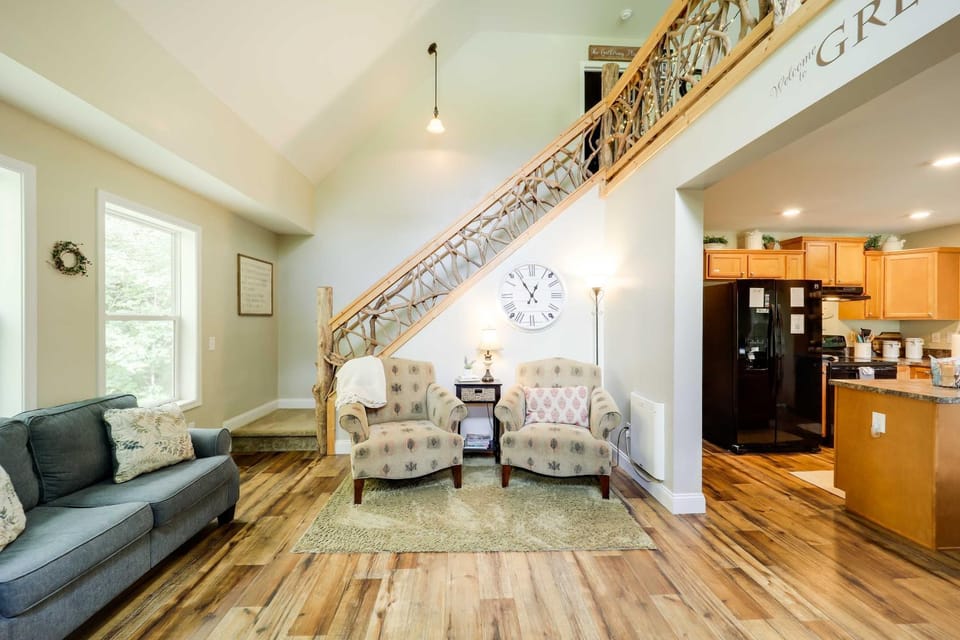 'Greystone' Creekside Cabin: Hike, Fish & Explore! Cabin in Tennessee