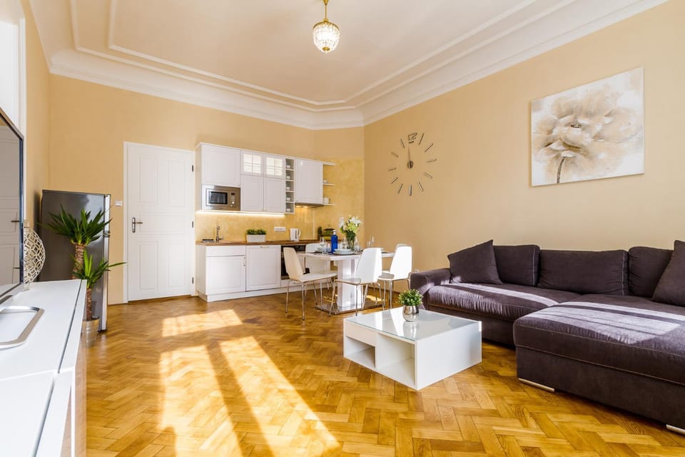 Kitchen or kitchenette, Living room, Diving