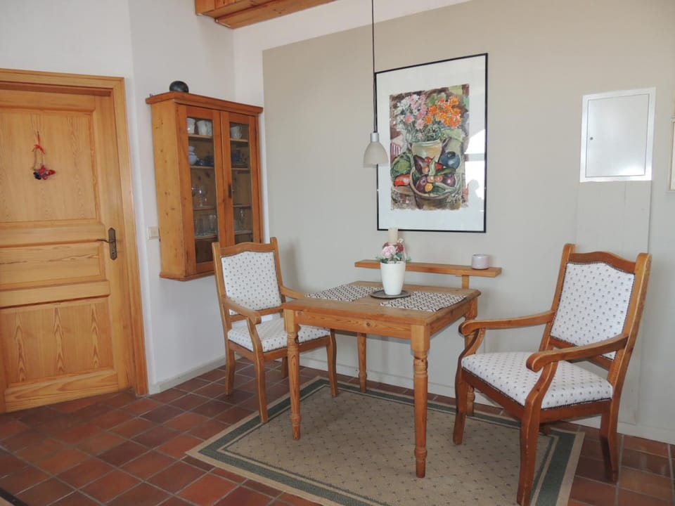 Seating area, Dining area