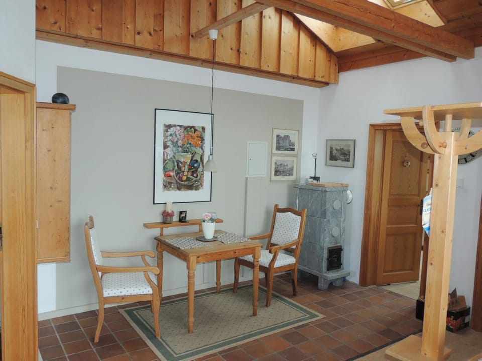 Seating area, Dining area