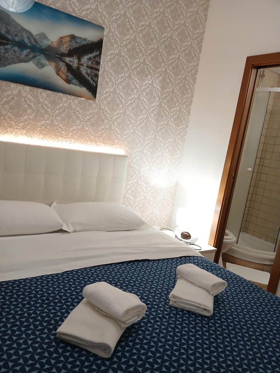 Bed, Photo of the whole room, Bedroom, towels