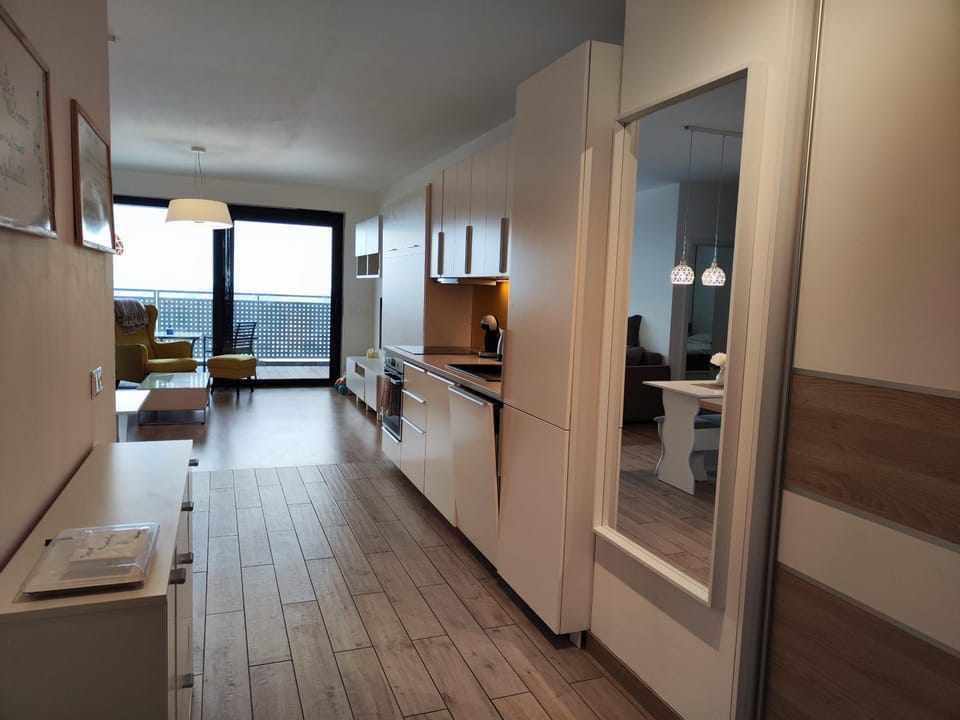 Photo of the whole room, furniture, wardrobe