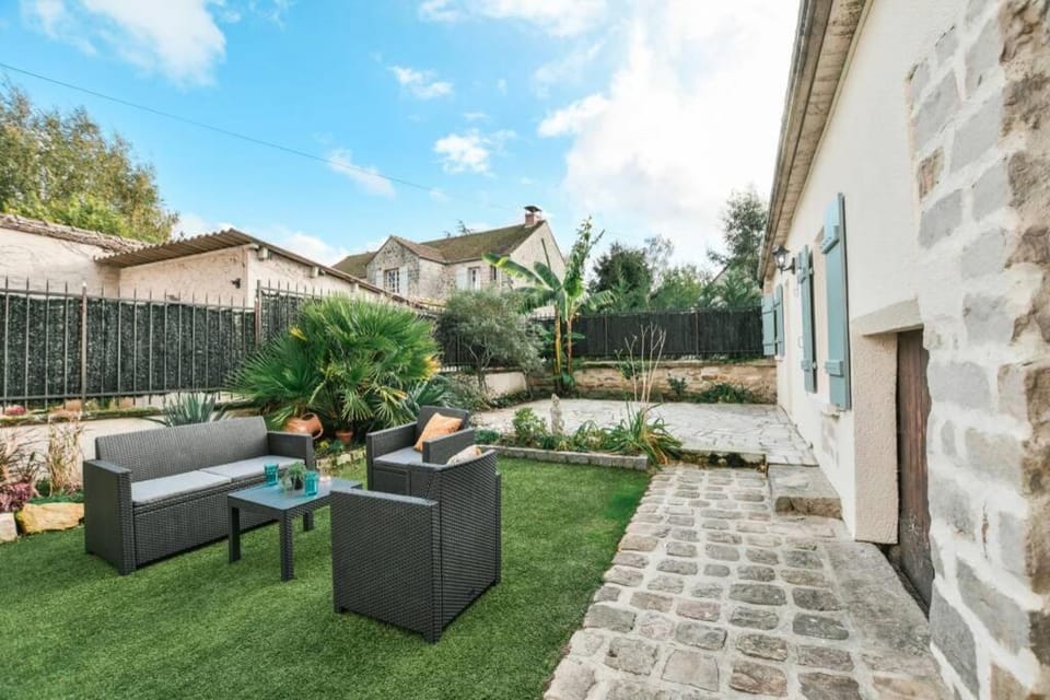 INSTANT FLEURY: maison de caractère, jardin secret House in Barbizon